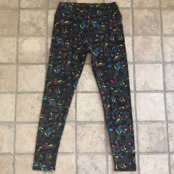 LuLaRoe Leggings OS - Black With Feathers - EUC - Picture 4 of 5